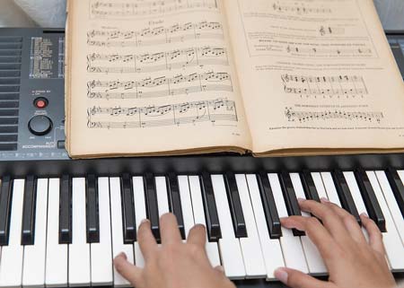 یادگیری آهنک های ساده برای پیانو 