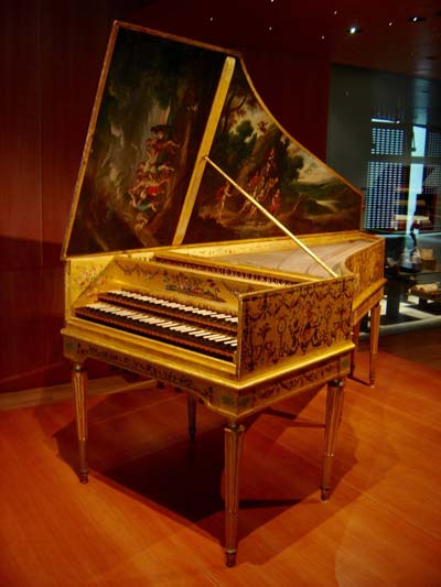 پیانو قدیمی 