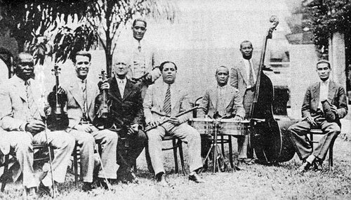 گروه سنتی اورکوئستا تیپیکا (Orquestas Típicas)